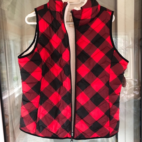 SO Red Plaid Sherpa Lined Puffy Zippered Vest BNWT - Picture 2 of 5